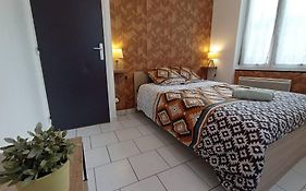 Gonelles - Appartement T3 - 2 Chambres - 1Er Etage - Parking